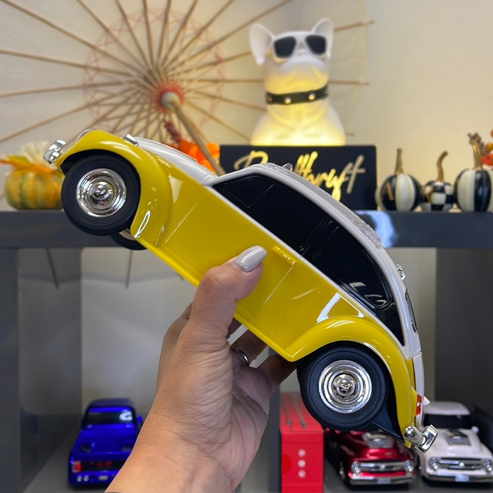 NIB - WIRELESS CAR BLUETOOTH SPEAKER